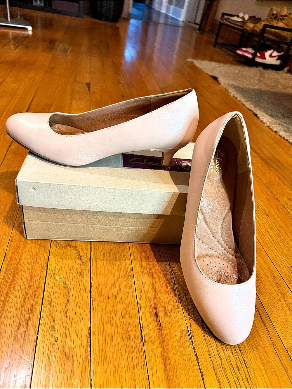 Clarks Heavenly Leather Pumps in Pink US 10 M Like New
